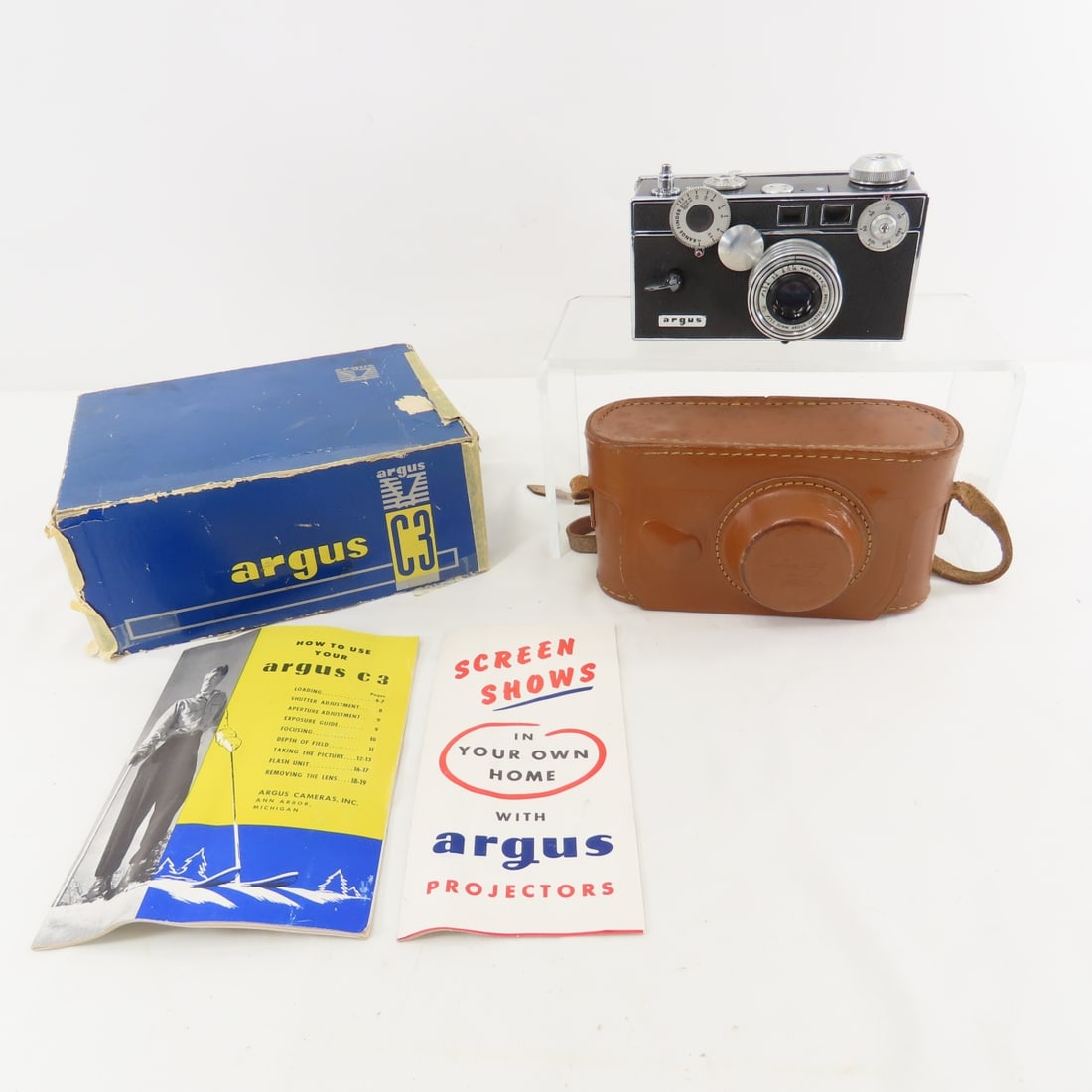 Argus C-3 35mm Film Camera with Box & Accessories (1 of 17)