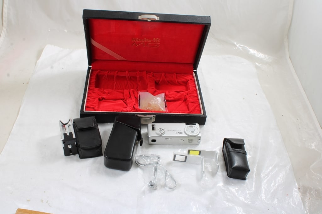 Minolta 16 MG Sub Miniature Spy Film Camera w/Case (1 of 17)