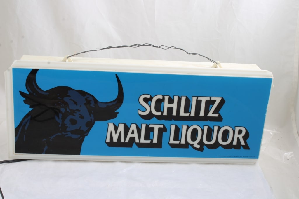 1977 Schlitz Malt Liquor Lighted Sign WORKS (1 of 9)