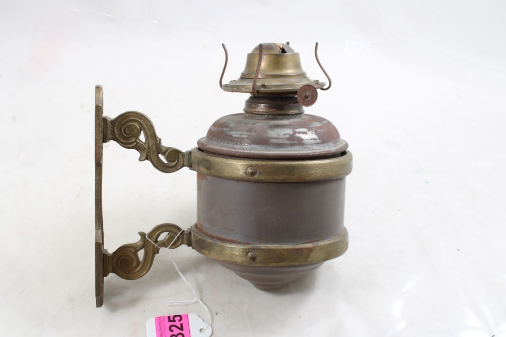 Adams Westlake Adlake Railroad Car Lantern: Adams Westlake Adlake Railroad Car Lantern - As pictured.Photos are part of description. Please ask questions and read terms & conditions before bidding.