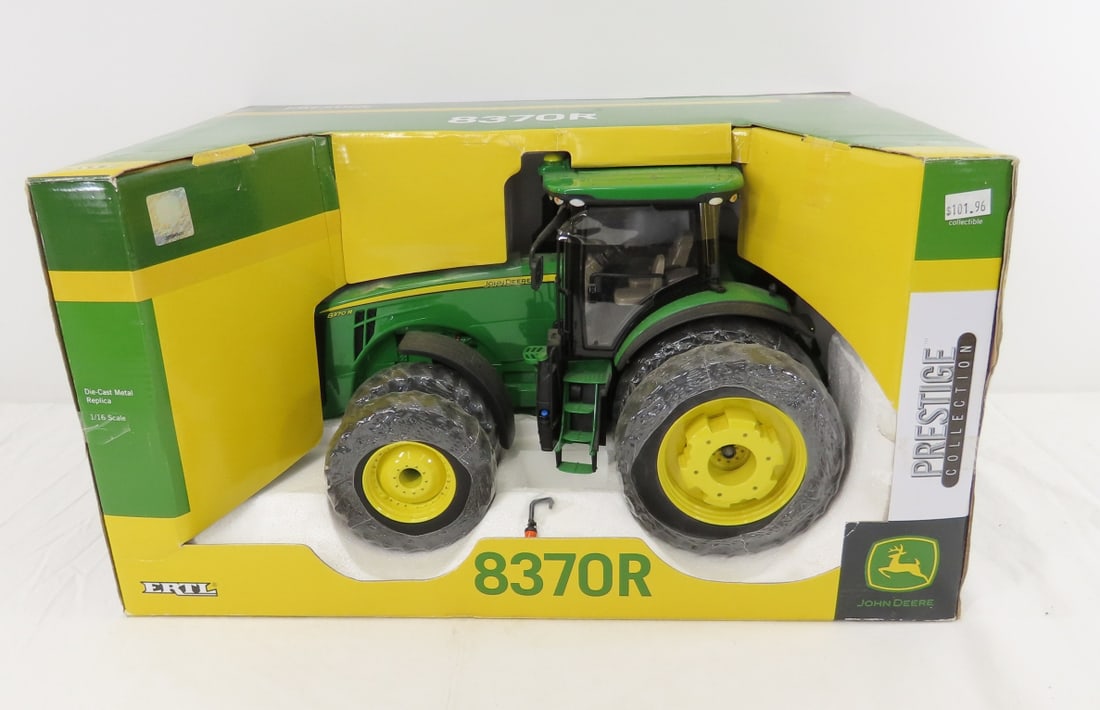 Ertl John Deere Prestige Collection 8370R Tractor (1 of 14)