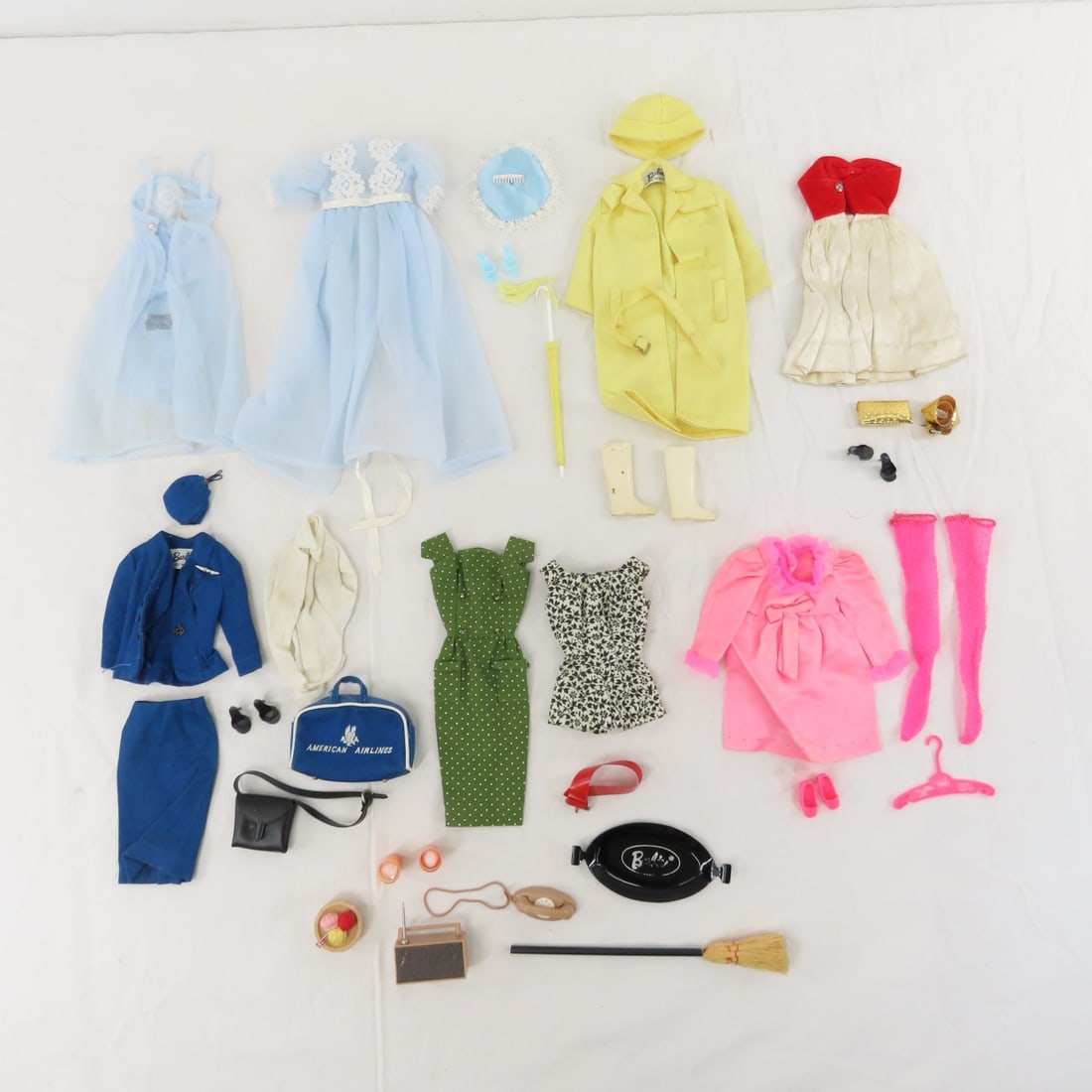 8 Complete Vintage Barbie Outfits (1 of 16)