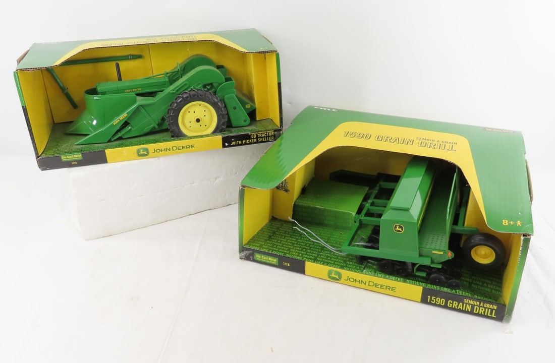 Ertl John Deere 60 Tractor & 1590 Grain Drill (1 of 20)