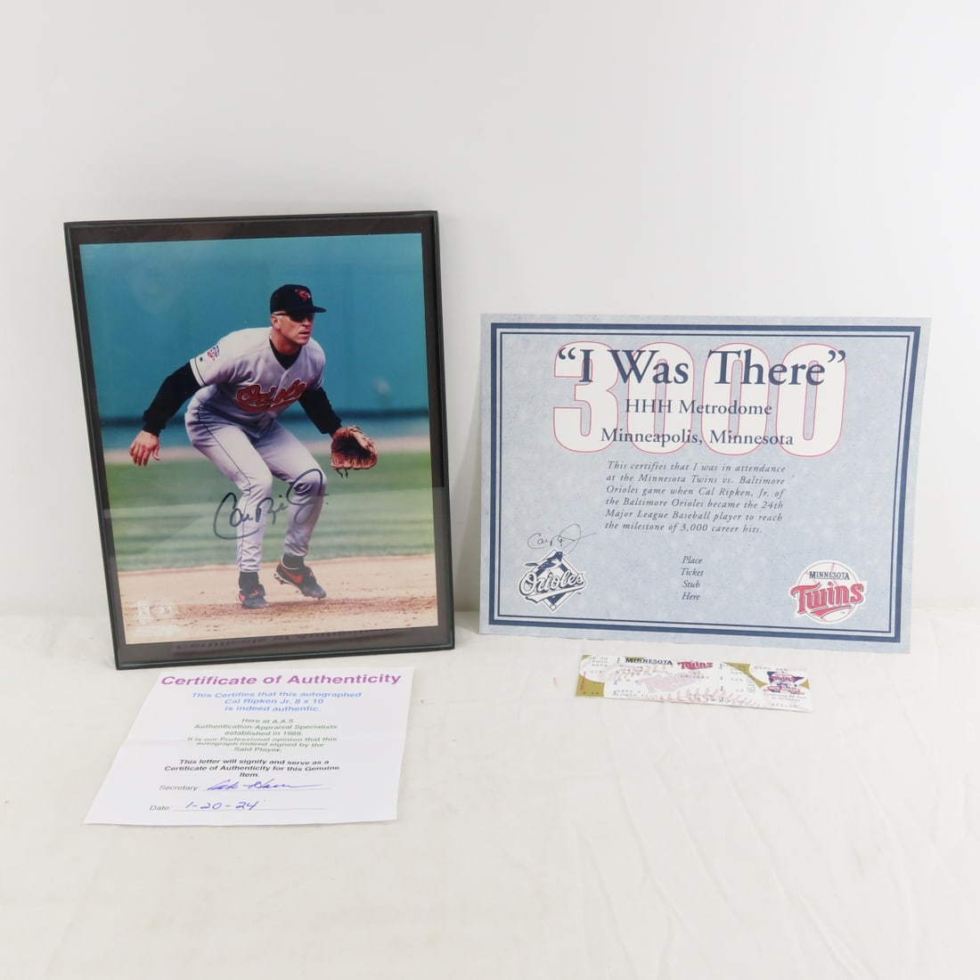 Cal Ripken Jr. Signed photo & 3000 hit ticket/cert (1 of 10)