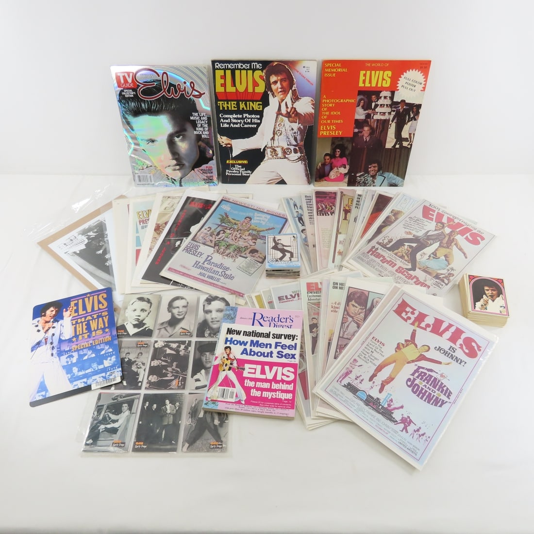 Elvis Magazines,Trading Cards & Mini Movie Posters: Elvis Magazines,Trading Cards & Mini Movie Posters - Lot size: 11 x 8 x 3", 6 lbsPhotos are part of description. Please ask questions and read terms & conditions before bidding.