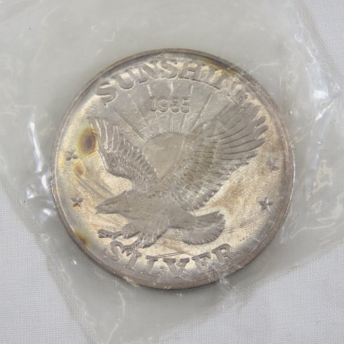 1985 Sunshine Mining 1ozt .999 Silver round (1 of 2)