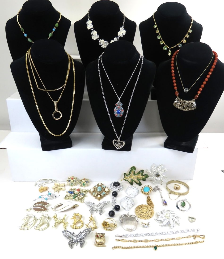 Sarah Coventry Signed Brooches & Jewelry (1 of 15)