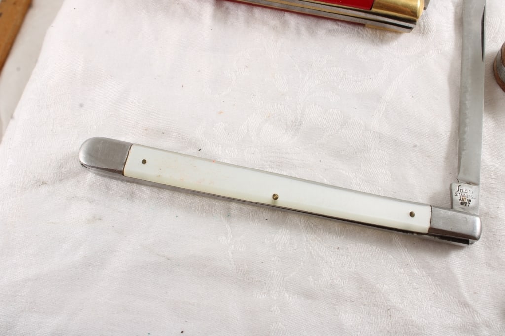 4 Folding Knives - 4