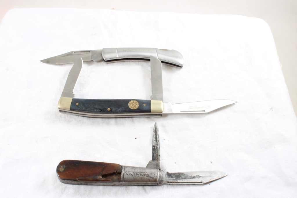 3 Pocket Knives (1 of 20)