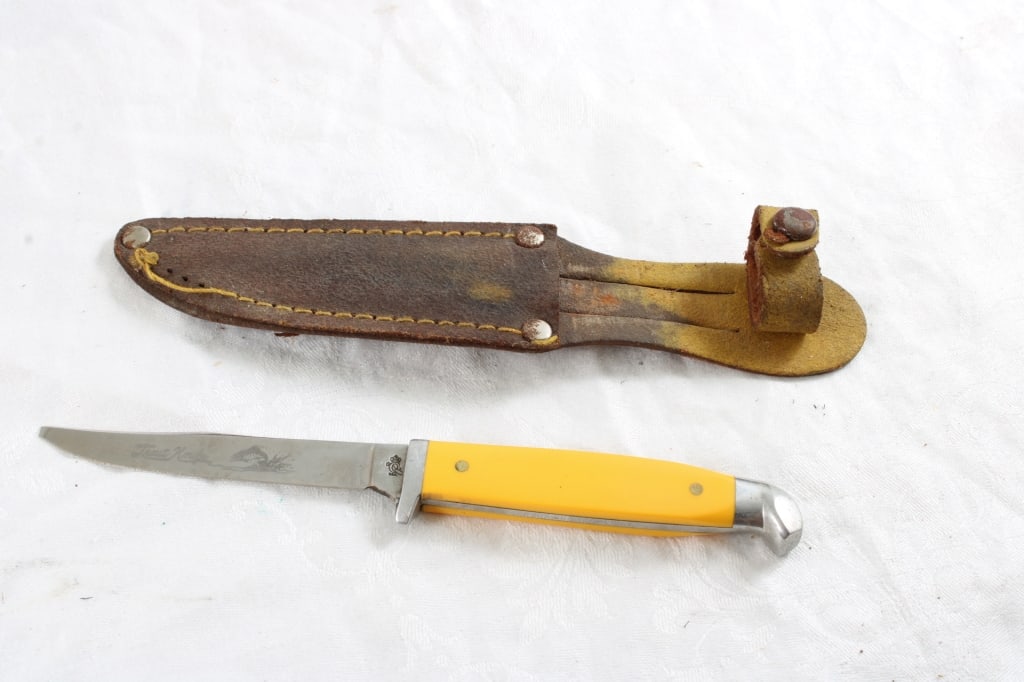 Queen Cutlery Trout F/B Knife with Sheath: Queen Cutlery Trout F/B Knife with Sheath - Tip has damage. Lot Size 7" x 2" x 1". 2 oz. Photos are part of description (Live Auctioneers only shows up to 20). Please ask questions and read terms