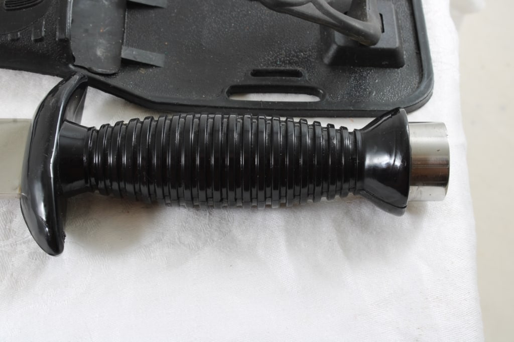 2 Fixed Blade Knives in Sheaths - 12