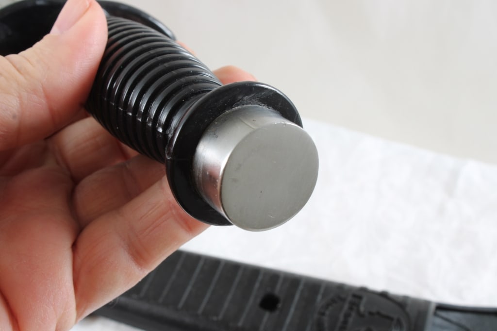 2 Fixed Blade Knives in Sheaths - 20