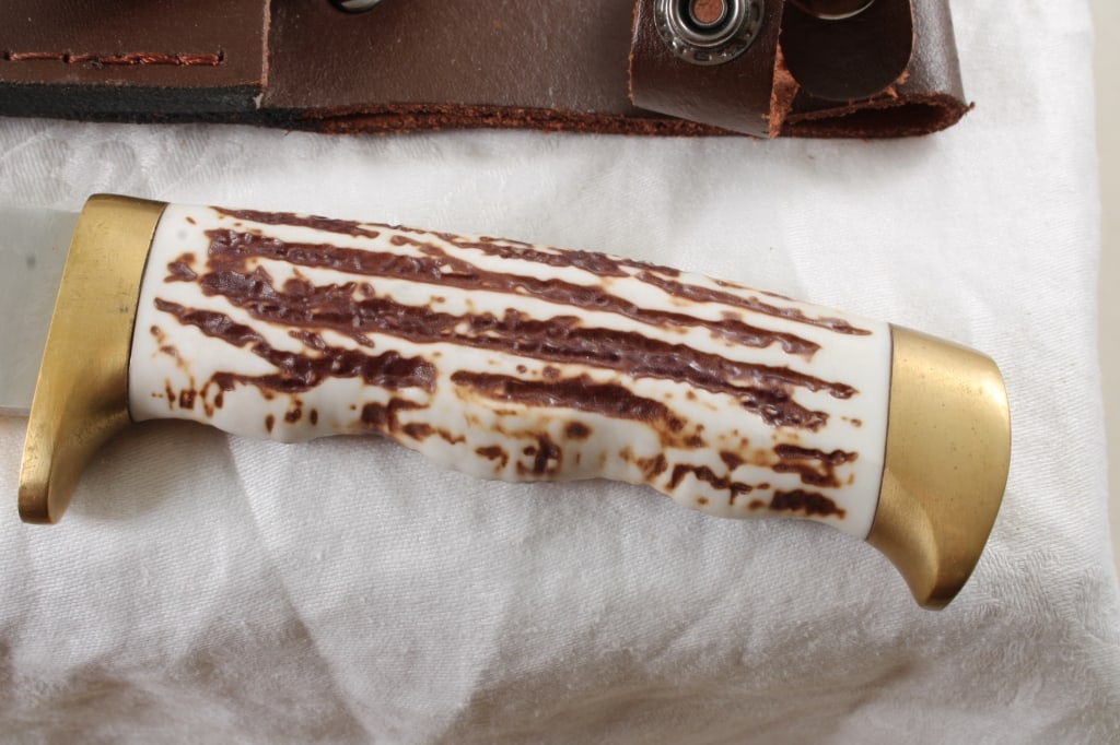 2 Fixed Blade Knives in Sheaths - 2