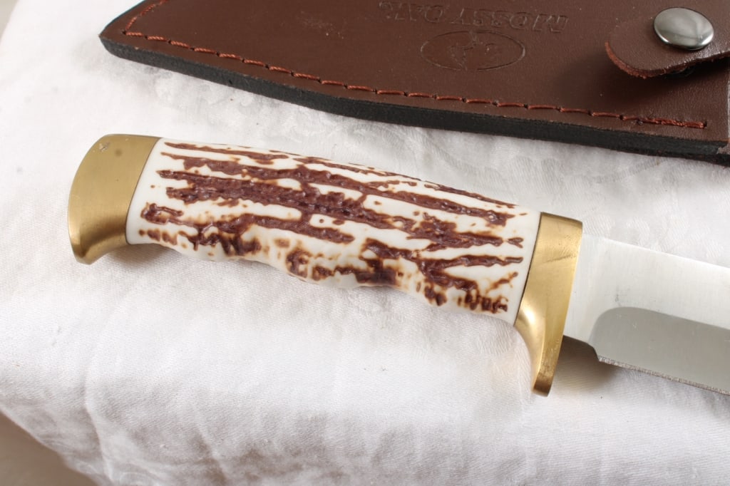 2 Fixed Blade Knives in Sheaths - 6