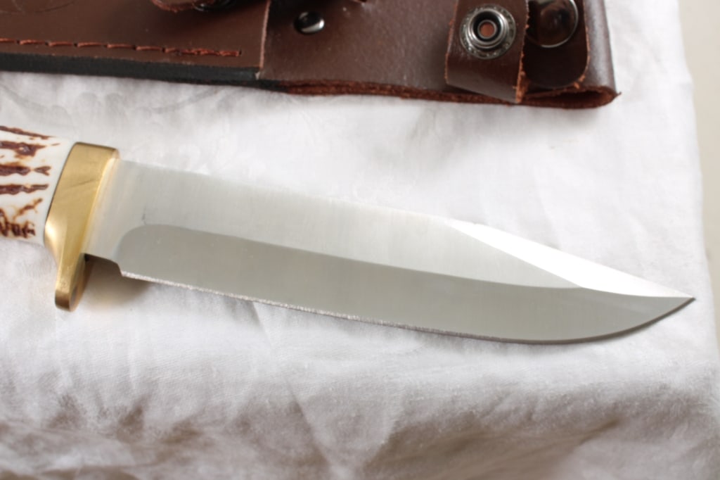 2 Fixed Blade Knives in Sheaths - 7