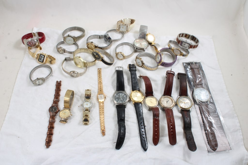 Vintage Men's & Ladies Wristwatches: Vintage Men's & Ladies Wristwatches - Waltham Diamond, Gander Mountain Deer, Lafayette, Eiger NIP, Waltham, Time, Kathy Ireland, Faded Glory, Timex, Gloria Vanderbilt, Armitron, Geneva,