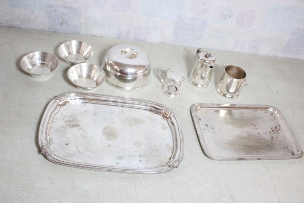 BR & CZ Railroad Dining Car Silver: BR & CZ Railroad Dining Car Silver - International Silver Co., California Zephyr marked 3 finger bowls & hot food cover. Burlington Route tray & mustard pot (missing insert). Other tray is marked