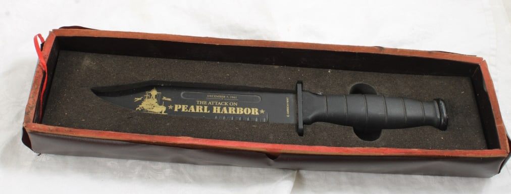American Mint Pearl Harbor Commemorative Knife: American Mint Pearl Harbor Commemorative Knife - 15" long with Box. Lot size 18 x 5 x 2", 1lb Photos are part of description (Live Auctioneers only shows up to 20). Please ask questions and read