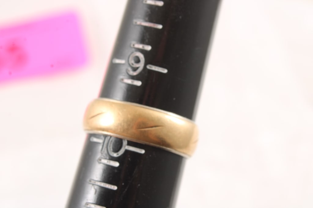 14kt Gold Jewelmont Ring 5.7 Grams size 9.5: 14kt Gold Jewelmont Ring 5.7 Grams size 9.5 - 4 oz. Lot size 1". Photos are part of description (Live Auctioneers only shows up to 20). Please ask questions and read terms & conditions before