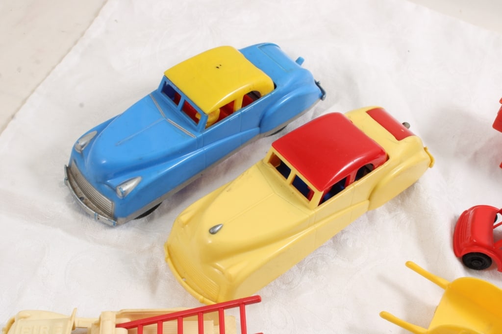 Renwal Plastic Cars, Trucks, Doll House Furniture - 4