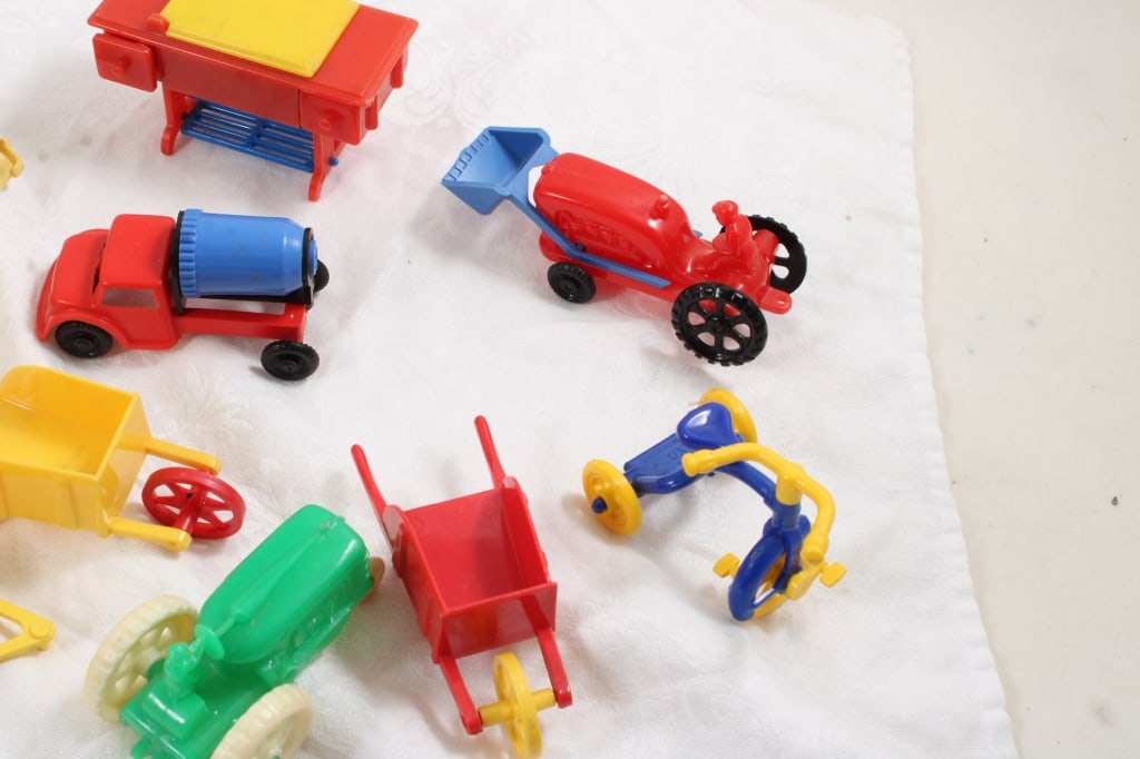 Renwal Plastic Cars, Trucks, Doll House Furniture - 7
