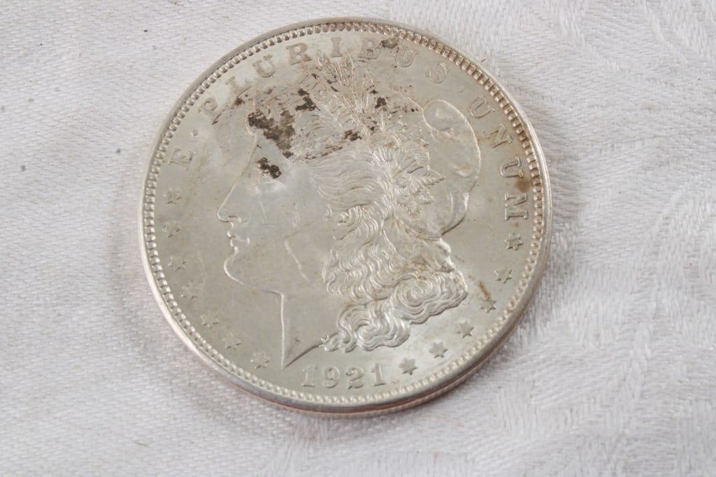 1921 Morgan Silver Dollar: 1921 Morgan Silver Dollar - 1 Oz. Lot Size 2" Diameter Photos are part of description (Live Auctioneers only shows up to 20). Please ask questions and read terms & conditions before bidding.