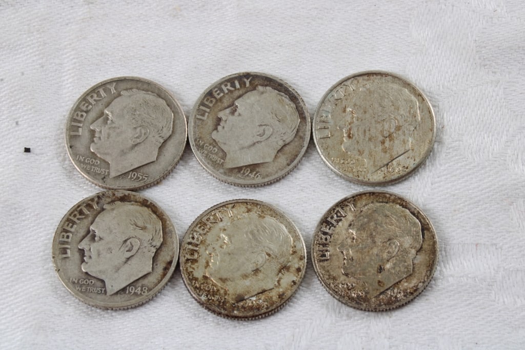 6 Roosevelt Silver Dimes: 6 Roosevelt Silver Dimes - 1 Oz. Lot Size 2" Diameter Photos are part of description (Live Auctioneers only shows up to 20). Please ask questions and read terms & conditions before bidding. 