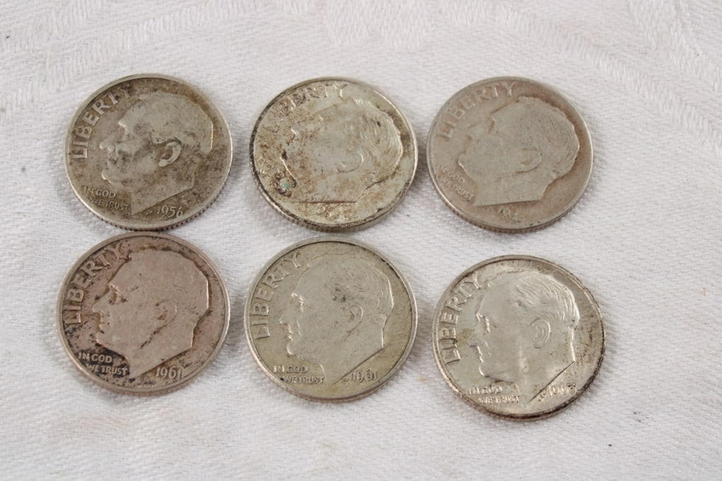 6 Roosevelt Silver Dimes: 6 Roosevelt Silver Dimes - 2 Oz. Lot Size 2" Diameter Photos are part of description (Live Auctioneers only shows up to 20). Please ask questions and read terms & conditions before bidding. 