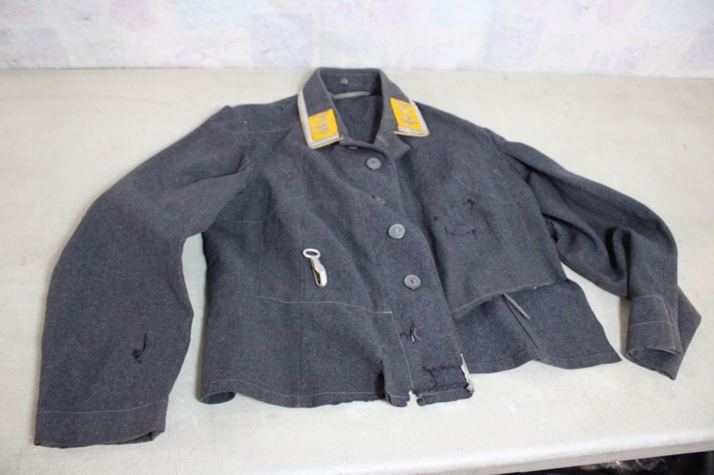 WW2 German Luftwaffe Flight Collar Tabs Jacket: WW2 German Luftwaffe Flight Collar Tabs Jacket - & WW2 Canteen Clip. 2 Collar Tabs on Uniform Jacket one on each collar. The Jacket is in real tough Shape, but the Flight collar tabs are very