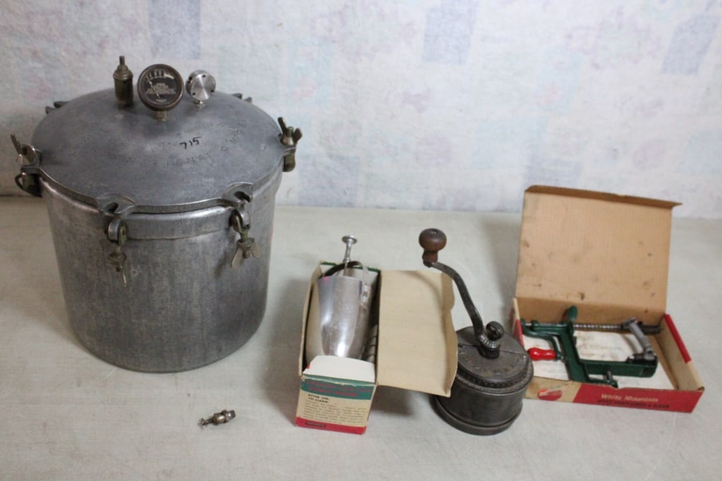 Pressure Cooker, Donut Maker, Coffee Grinder (1 of 19)