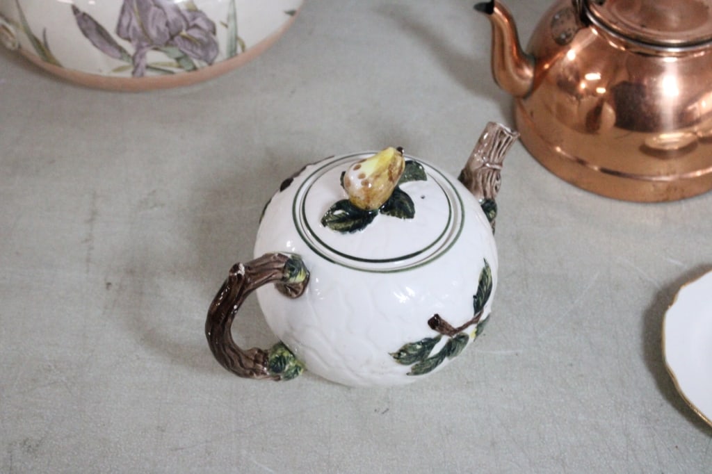 Teapots, Chamber Pot, Red Wing Pinbacks, Plus - 10