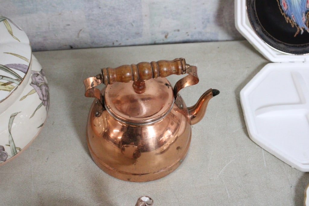 Teapots, Chamber Pot, Red Wing Pinbacks, Plus - 12