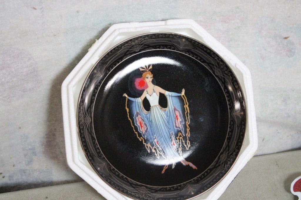 Teapots, Chamber Pot, Red Wing Pinbacks, Plus - 18