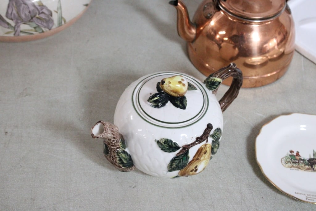 Teapots, Chamber Pot, Red Wing Pinbacks, Plus - 9