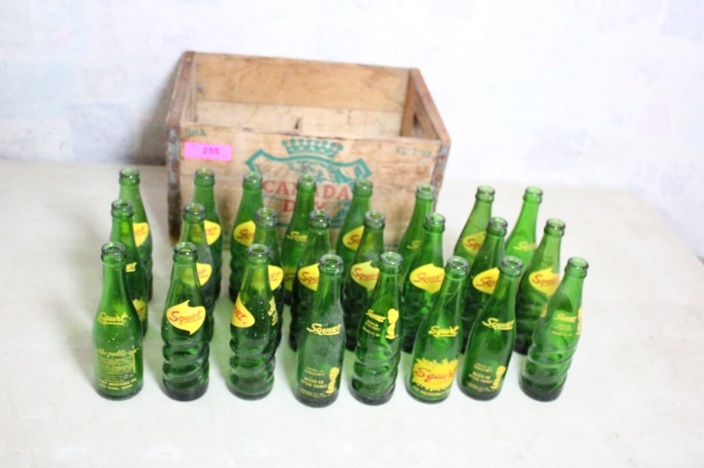Canada Dry Crate with 24 Squirt 7 Oz Soda Bottles (1 of 15)
