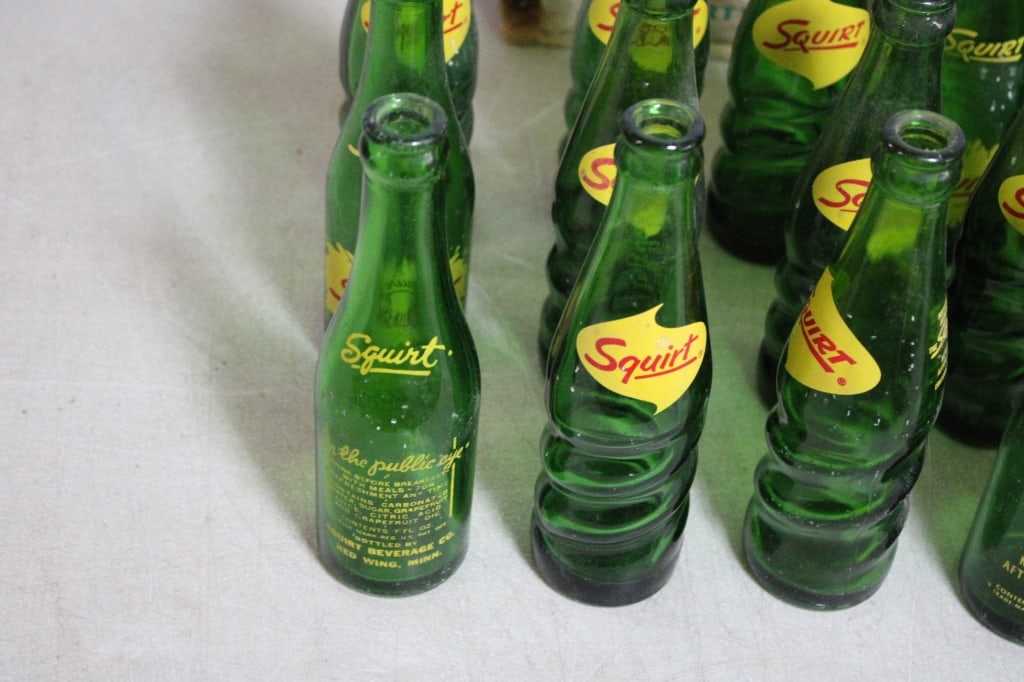 Canada Dry Crate with 24 Squirt 7 Oz Soda Bottles - 2