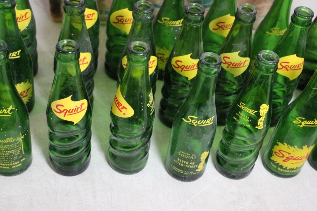 Canada Dry Crate with 24 Squirt 7 Oz Soda Bottles - 3