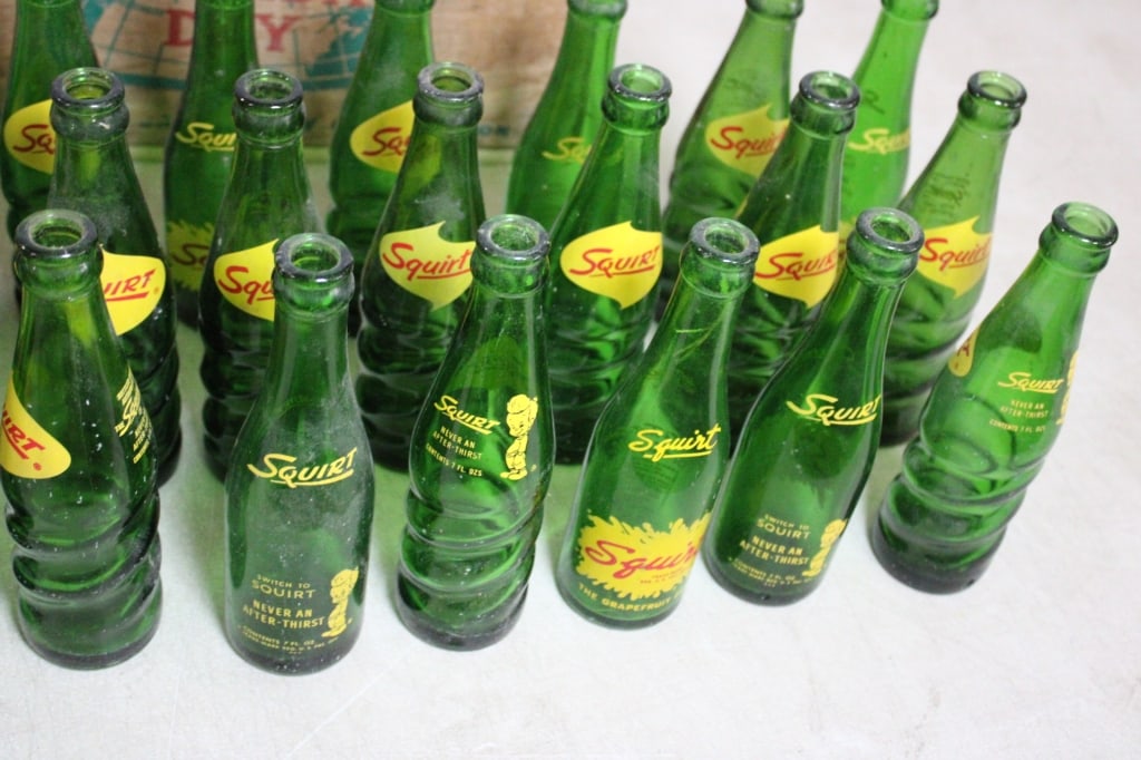 Canada Dry Crate with 24 Squirt 7 Oz Soda Bottles - 4