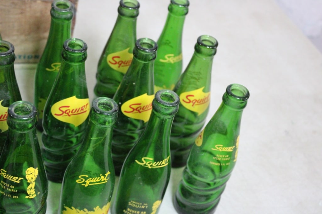 Canada Dry Crate with 24 Squirt 7 Oz Soda Bottles - 5