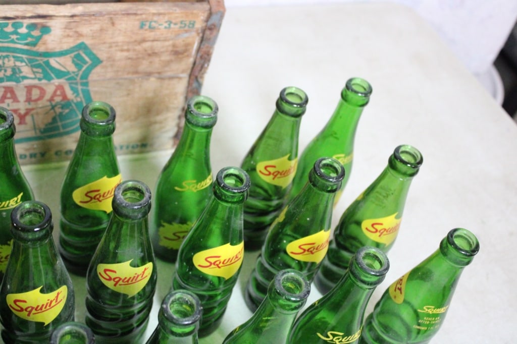 Canada Dry Crate with 24 Squirt 7 Oz Soda Bottles - 8