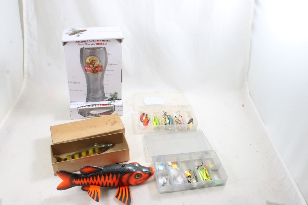 2 Spearing Decoys, Lures, Cabin Classics Pub Glass (1 of 20)