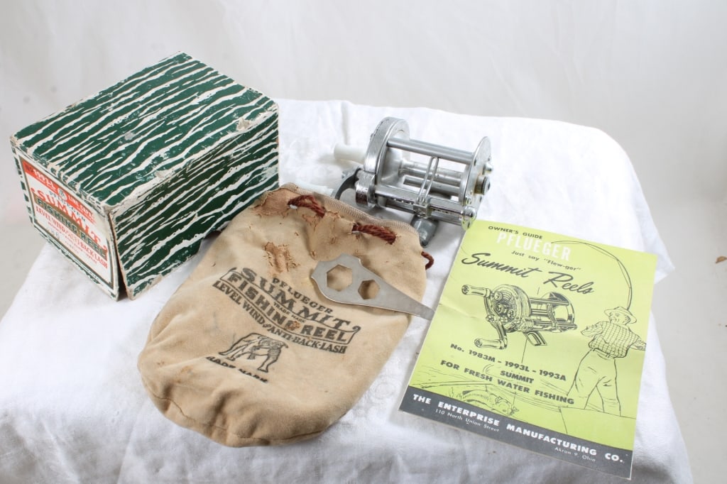 Pflueger Summit #1993-L Fishing Reel in Box (1 of 17)
