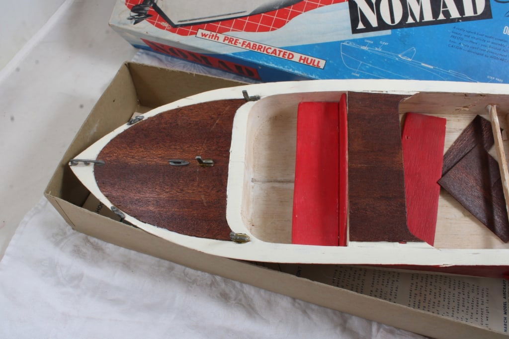 Monarch Nomad Runabout Model, Rubber Band Boat - 16