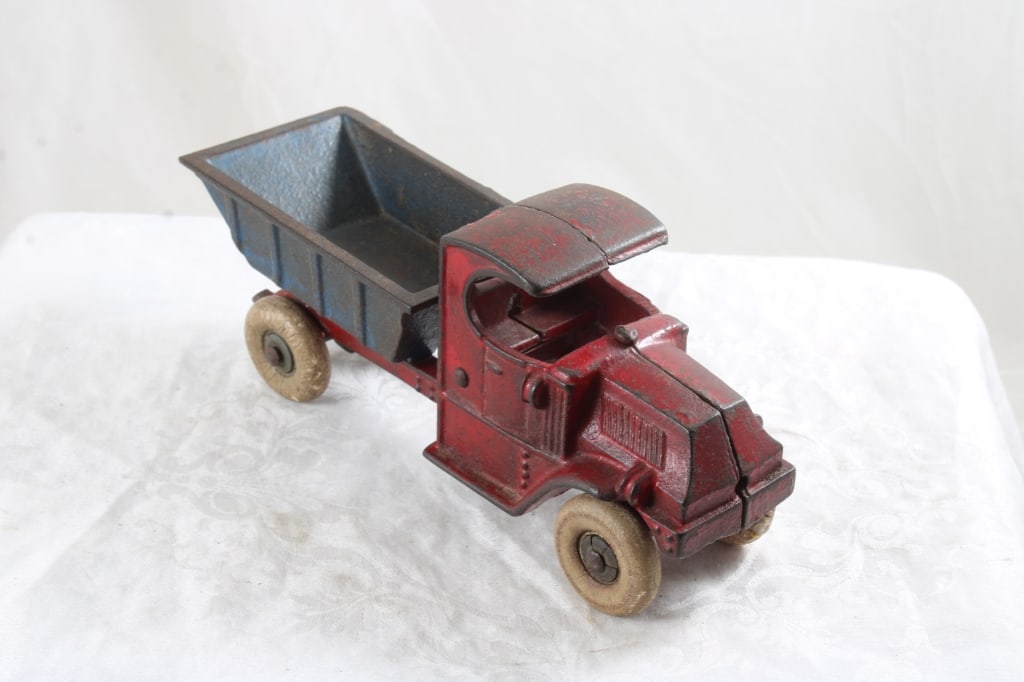 Cast Iron 8" Dump Truck Hubley: Cast Iron 8" Dump Truck Hubley - 2 Lbs. Lot Size 8" x 3" x 3". Photos are part of description (Live Auctioneers only shows up to 20). Please ask questions and read terms & conditions before bidding. 