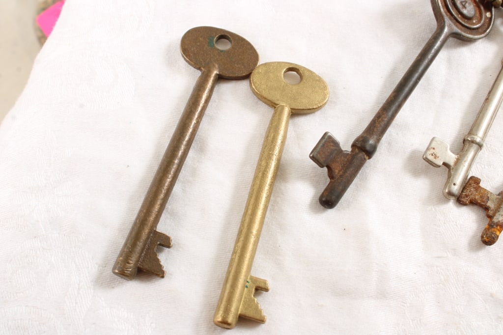 Antique Skeleton & Flat Skeleton Keys - 13