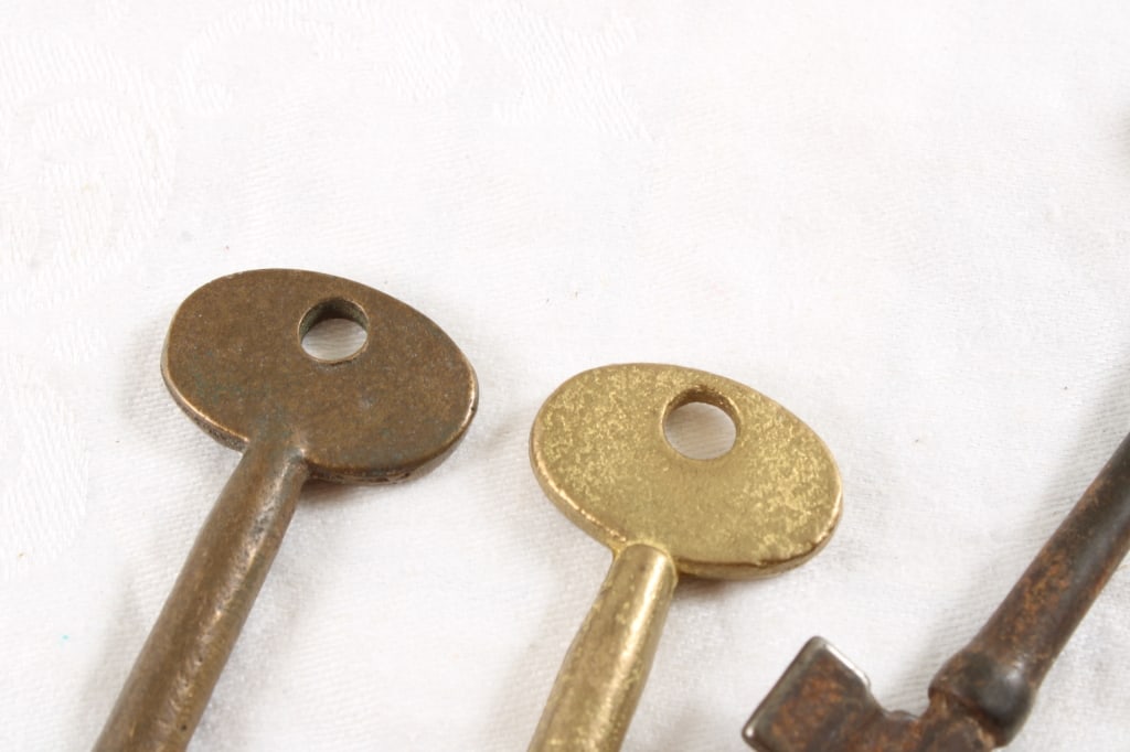 Antique Skeleton & Flat Skeleton Keys - 14