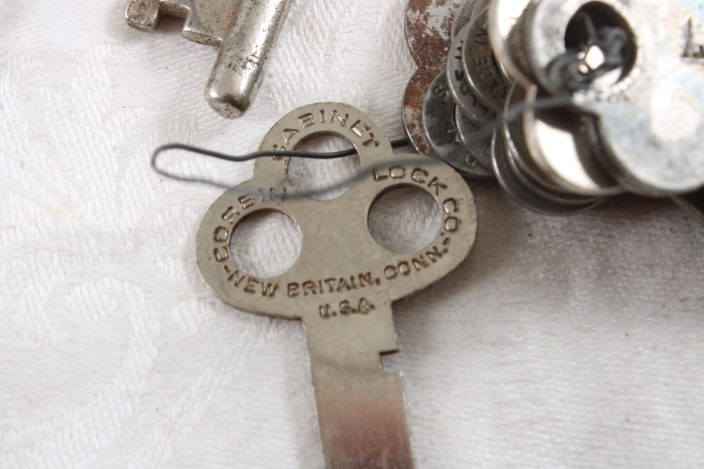 Antique Skeleton & Flat Skeleton Keys - 4