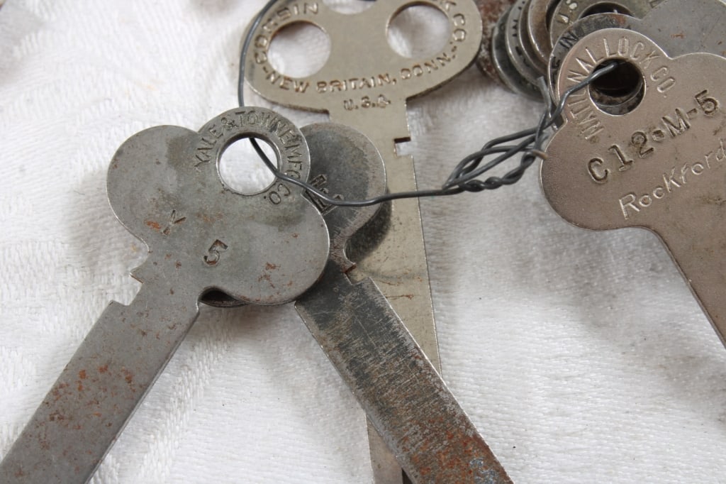 Antique Skeleton & Flat Skeleton Keys - 5