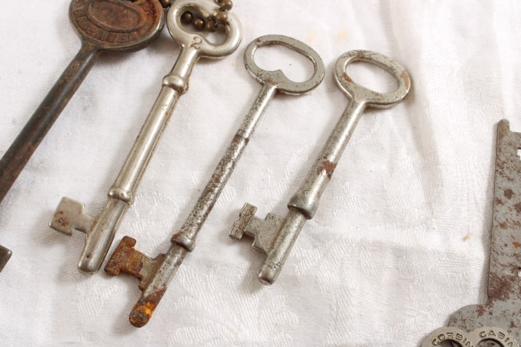 Antique Skeleton & Flat Skeleton Keys - 7