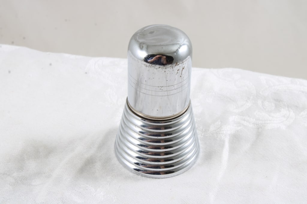 Space Ship Chrome Lighter Mid Century: Space Ship Chrome Lighter Mid Century - 8 Oz. Lot Size 3" x 3" x 3". Photos are part of description (Live Auctioneers only shows up to 20). Please ask questions and read terms & conditions before